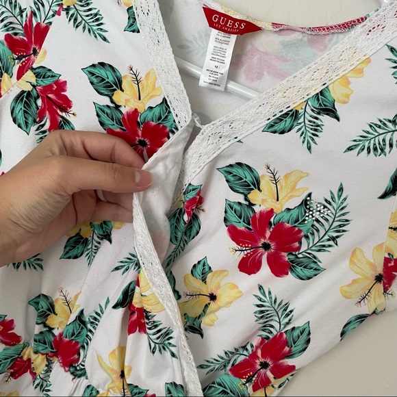 ✨SOLD✨Guess Womens Tropical Floral Romper Size 12 - Picture 6 of 8